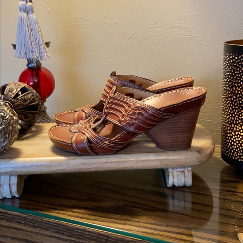 Frye - Picture 3 of 5